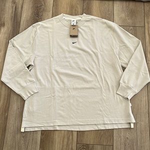 Men’s Nike Long-Sleeved Shirt. Size XXL. NWT.